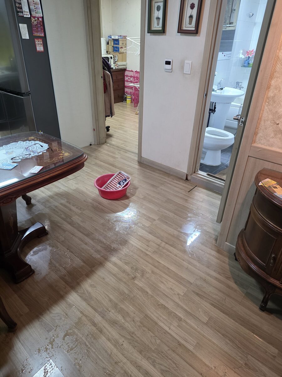 통진읍 빌라 바닥 개봉 후 매립 배관 확인